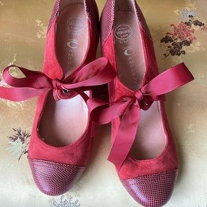 NWOB Jeffrey Campbell 9M Red Suede Wedges